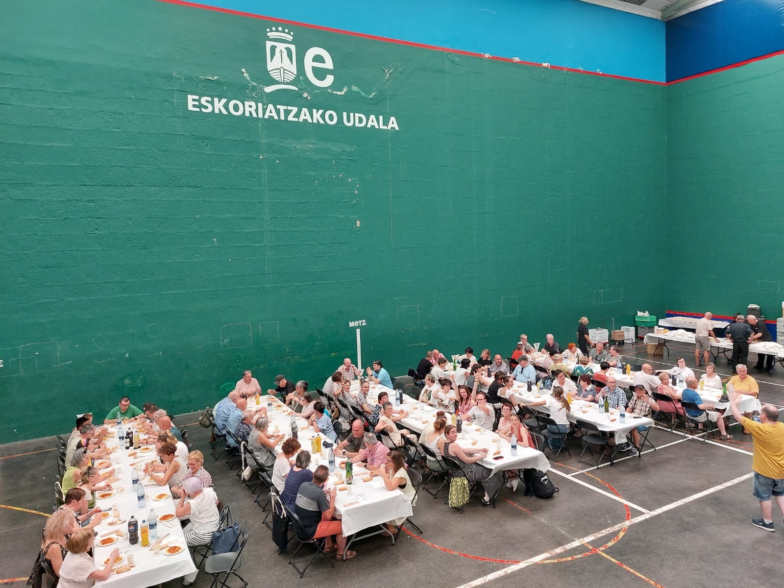 Comida de familias en Eskoriatza