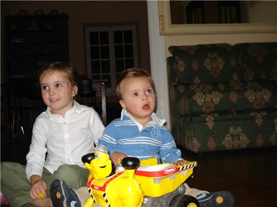 MATEO Y HERMANA 2